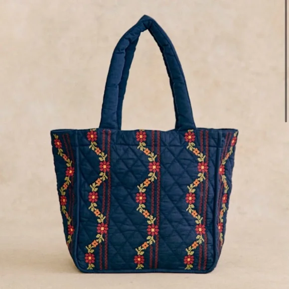 Sezane | Bag | Quilted Tote Bag • Sezane x Lucia Vergara - Picture 14 of 15